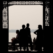 Smog sur le lac du palais impérial de Beijing